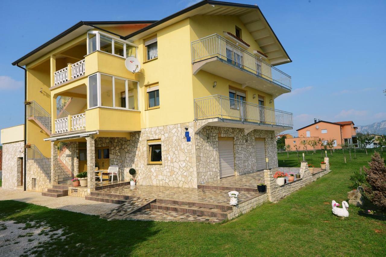 Ferienhaus Tomic Nedescina Экстерьер фото