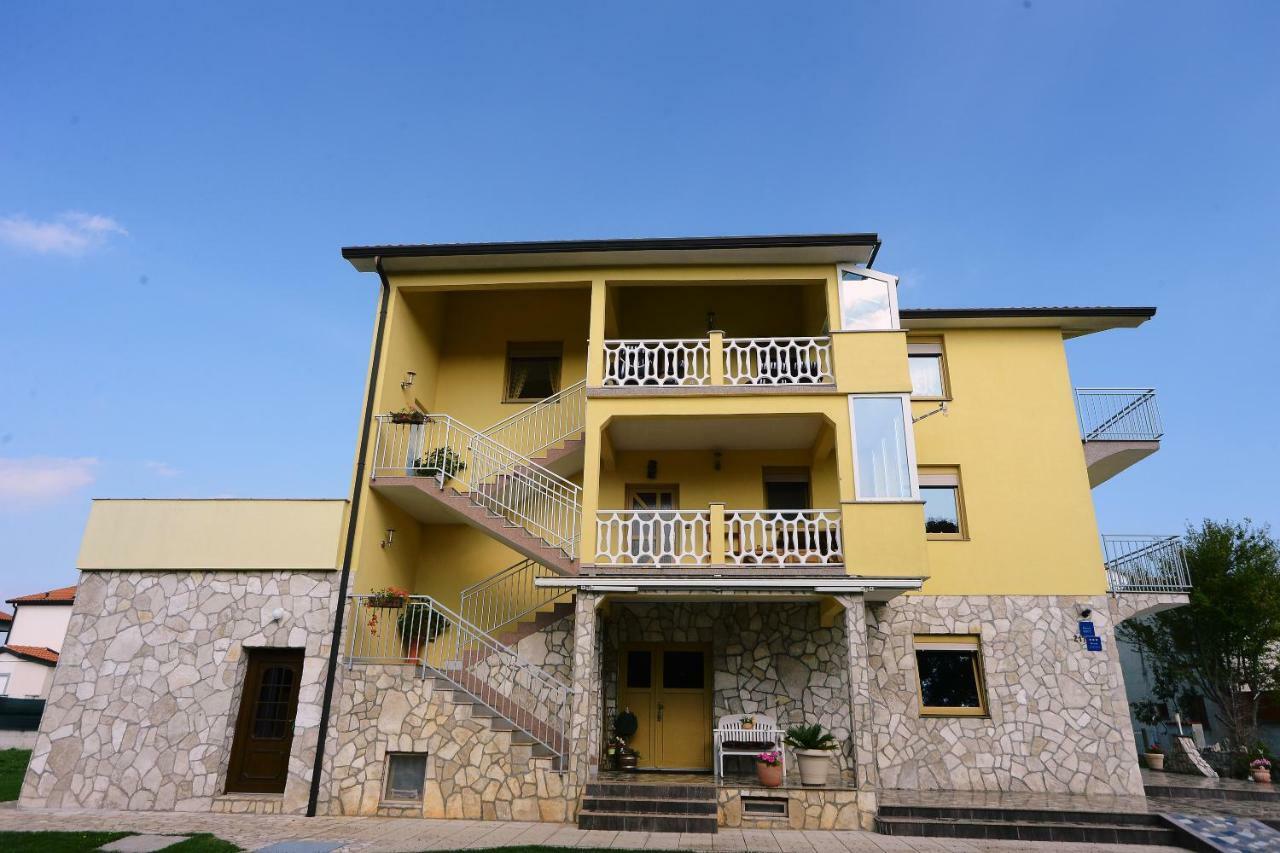 Ferienhaus Tomic Nedescina Экстерьер фото