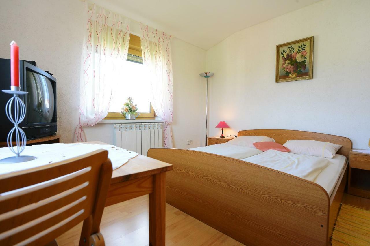 Ferienhaus Tomic Nedescina Экстерьер фото